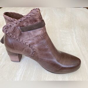 CLASSY COMFORTABLE LEATHER WHIP STITCH BOOTIES